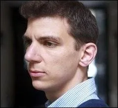 Quel ancien militant d'extrme droite nonazi a tent d'assassiner, le 14 juillet 2002, le prsident franais Jacques Chirac ?