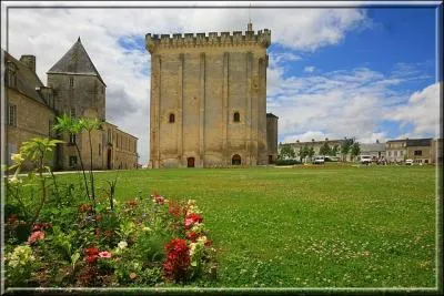 Dans quel dpartement se trouve la ville de Pons ?