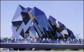 Quel est le nom du procd cinmatographique canadien, choisi pour la premire animation qui ncessite un cran de 27. 2 X 21. 4 mtres ?