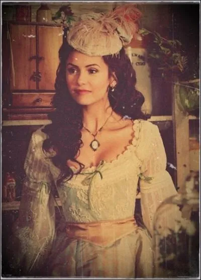 Comment s'appelait Katherine Pierce avant ?