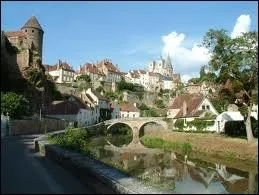 Voici la charmante localit de Semur-en-Auxois. O se situe-t-elle ?