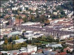 Voici la ville de Saint-Di-des-Vosges. O est-elle localise ?