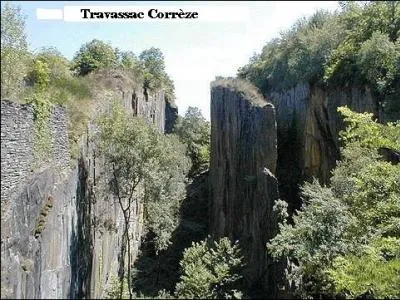 Parmi les propositions, repérez la roche dure, clivable et imperméable.