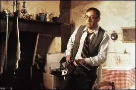 Philippe Noiret a t le premier  recevoir le Csar du meilleur acteur en 1976 pour son rle dans  Le vieux fusil . C'est la seule fois o il a reu cette rcompense.