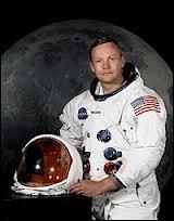 Durant quelle mission Neil Armstrong est-il devenu le premier homme  poser un pied sur la lune ?