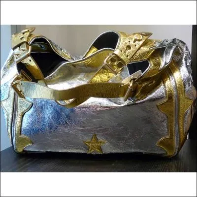 Posez-vous vos chaussures sur votre table de cuisine ? Non, bien sûr. Pourquoi ne faut-il pas y poser votre sac à main ?