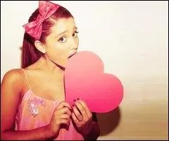 Comment s'appelle son petit-ami actuel, qui est aussi un fan ? (2012-2013)