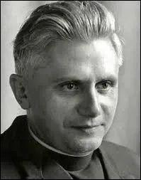 Combien de temps est-il rest pape ?