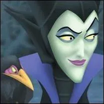 Que fait Malfique vers la fin de  Kingdom Hearts 2  ?