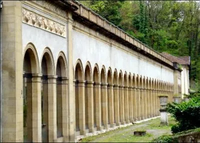 Station situe dans l'Arige, mes eaux sortent  une temprature de 57, elles sont sulfates, calciques et magnsiennes, elles sont utilises en rhumatologie et pour le systme nerveux, je suis