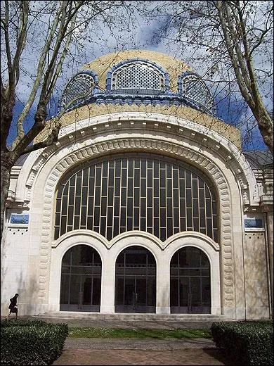 Dans quel dpartement se trouve la station thermale de Vichy, o sont traites les surcharges pondrales et les rhumatismes ?