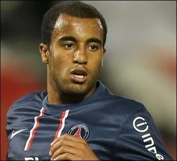 Brsilien jouant en milieu de terrain, je m'appelle :