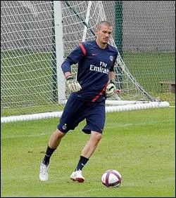 Gardien de but, je suis un footballeur professionnel franais, je me nomme :