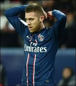 Footballeur franais, ma compagne est milie Nef Naf, je suis donc :