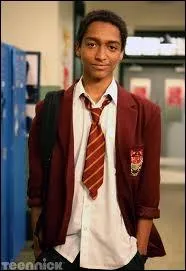 Quel acteur joue Alfie ?