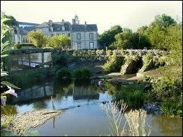 De quelle rgion dpend La Gacilly, ville natale d'Yves Rocher ?
