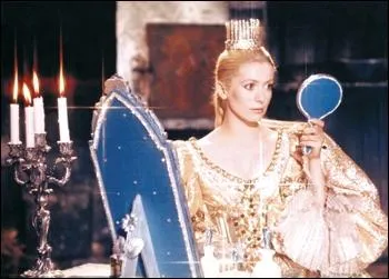 Rejetant sa peau d'ne pour raliser son projet, la Princesse revtit sa robe de soleil pour prparer ce mets prcieux, et y glisser... ?