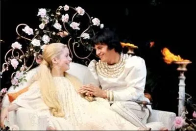 Ds lors l'Amour put en ce rve veill vivre et ravir les amants, le Prince et la Princesse. Allaient-ils se marier ?