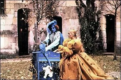 En ce Royaume et en ce chteau tout tait calme et musical, et les pages comme les atours taient de teintes dominantes... ?