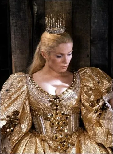 Fort du voeu qu'il chrissait et du talent de ses artisans, le Roi sut faire, la Princesse s'en dut qurir alors... ?