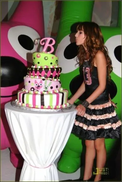 Pourquoi Bella a-t-elle un gteau ?