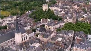 Rattachez la ville d'Issoudun  sa rgion.