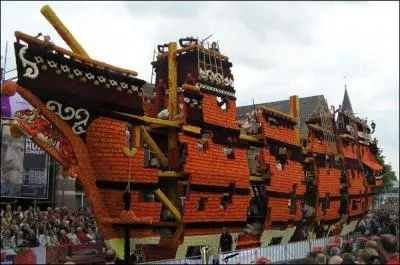 Regardez-bien l'avant du bateau,  quelle clbre marque ptrolire pensez-vous ?