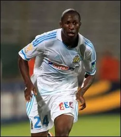 Footballeur jouant en dfense  Marseille, je suis...