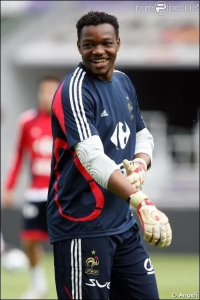 Gardien de but, je suis un footballeur international. Je me nomme...