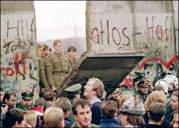 En quelle anne eut lieu la chute du mur de Berlin ?