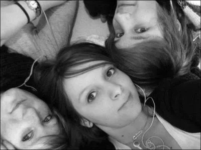 Qui a chant  Laisse tomber les filles  ?