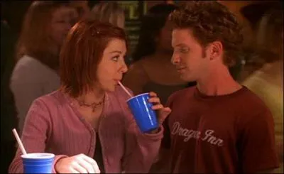 Combien de temps Oz et Willow sont-ils sortis ensemble ?