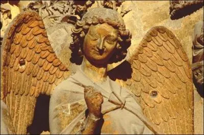 Sous quel nom est connue cette statue qui orne un des portails de la cathdrale ?