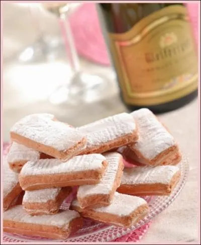 Pas de champagne qui ne soit accompagn de cette autre spcialit rmoise : le biscuit rose. A quand remonte sa cration ?