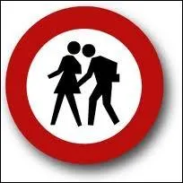 He touched me (il m'a touch(e)) est un gospel qu' chant Elvis Presley. Un autre titre He touched me, dont les paroles traduisent bien le ressenti d'un 1er contact, est un succs de ?