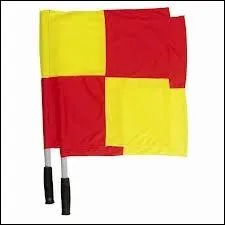 Sur un stade de foot, le juge de touche est habill... ?