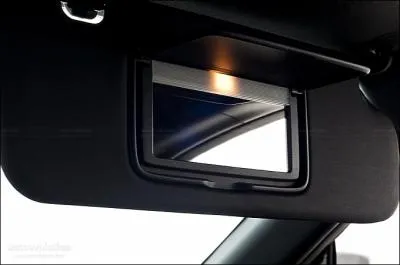 Et de vous admirer dans le  miroir de courtoisie  qui se traduit :