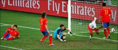 Quelle est la seule quipe  avoir battu les champions du monde de 2010 ?