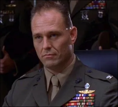  quelle srie appartient ce colonel ?