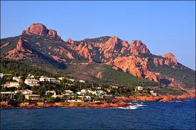 Quelle roche constitue le massif de l'Esterel ?