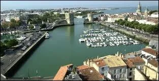 O est situ le port de La Rochelle ?