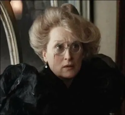 Dans ce film destin aux enfants, Meryl est la Tante Agrippine (Josephine en VO) et connat une fin trange, laquelle ?