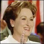 Dans ce film-remake, elle reprend le rle terrifiant que tenait Angela Lansbury dans le film original. Elle y est la mre d'un candidat  la Prsidence des USA. Quel est le titre du film ?