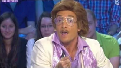 Animateur/producteur, il commence  la tl dans l'mission  Paris Kiosque  puis se propose  Jacques Martin qui l'engage comme chroniqueur dans  Ainsi font font font  :