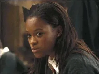 Avec qui Angelina Johnson a-t-elle t au bal de Nol dans le tome 4 ?