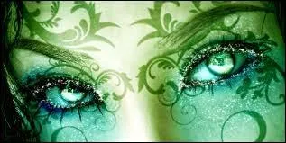  Elle semblait bien dans sa peau, ses yeux couleur menthe  l'eau  :