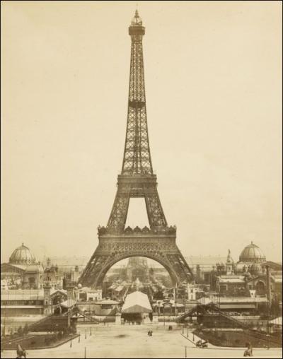 Phare de la capitale française, ce monument, destiné à être éphémère, a été élevé sur le Champ de Mars pour l'Exposition universelle de 1889 dont il est la vedette.