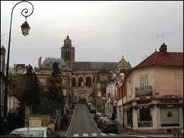 Nous allons  Pontoise, chef-lieu du Val-d'Oise. Ses habitants sont les ...