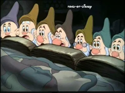 Qui les sept nains trouvent-ils couche dans leur lit ?