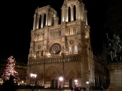 Joyau de l'le de la Cit, cette cathdrale, ddie  la Vierge, vit ses travaux dbuter en 1163, sous l'impulsion de l'vque Maurice de Sully. Elle fut acheve en 1345.